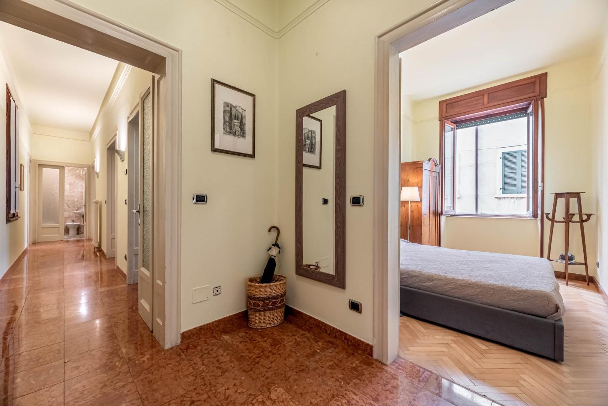 Piazza Isolo Central Apartment Verona Exterior photo