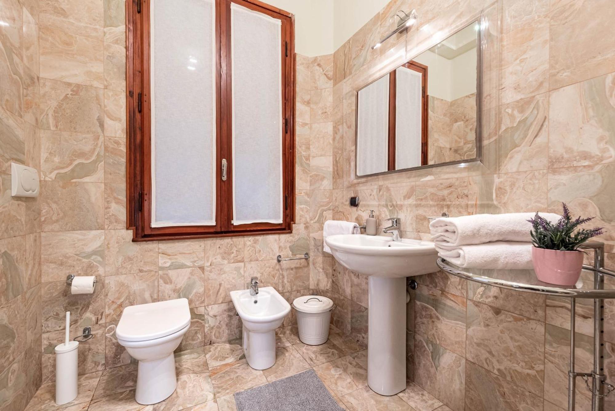 Piazza Isolo Central Apartment Verona Exterior photo
