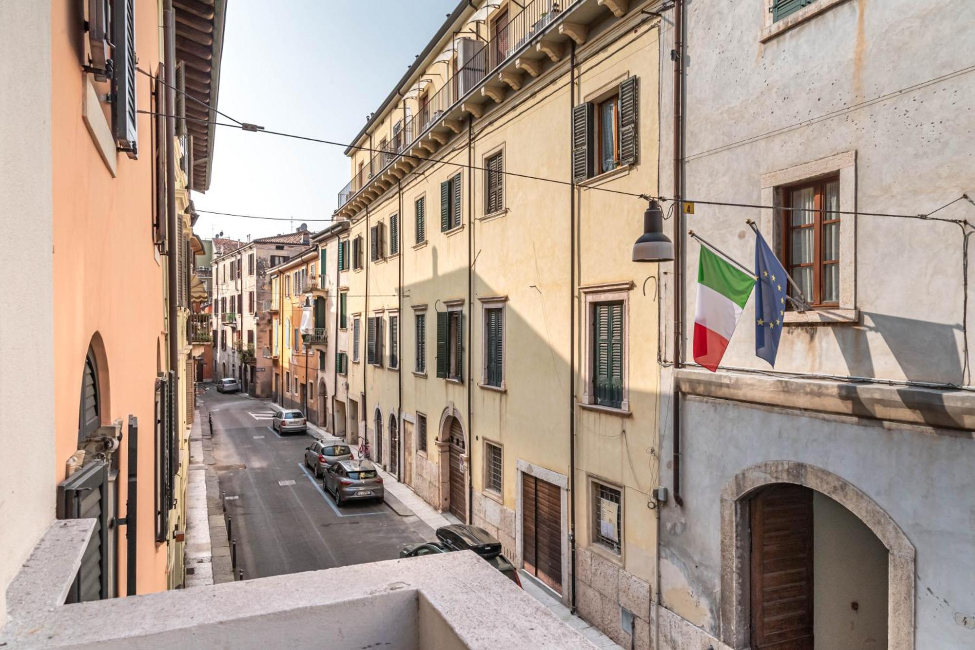 Piazza Isolo Central Apartment Verona Exterior photo