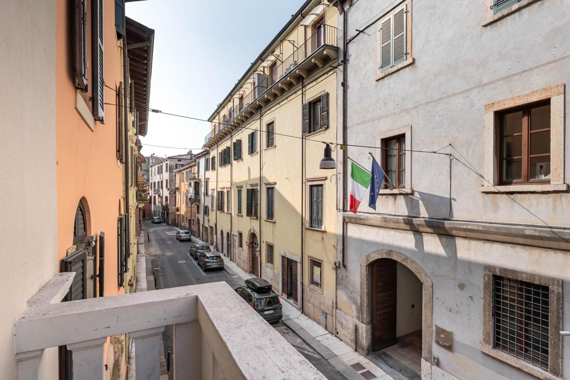 Piazza Isolo Central Apartment Verona Exterior photo